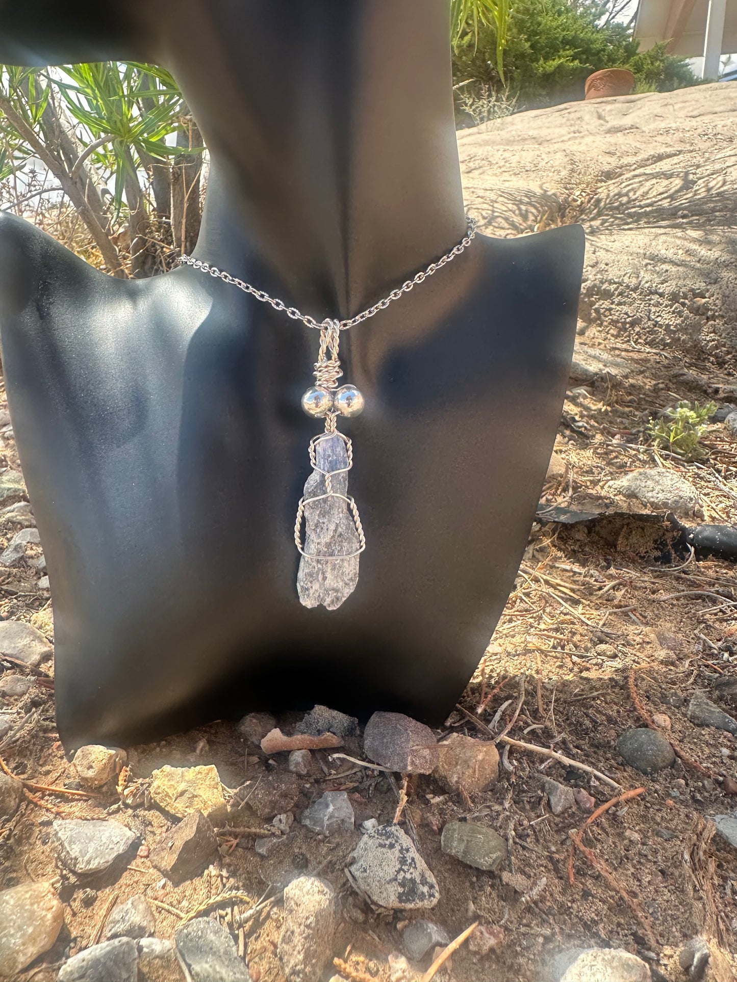 Blue kyanite w hematite