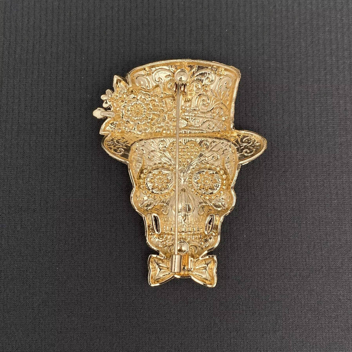 Skull With Top Hat Brooch: Red