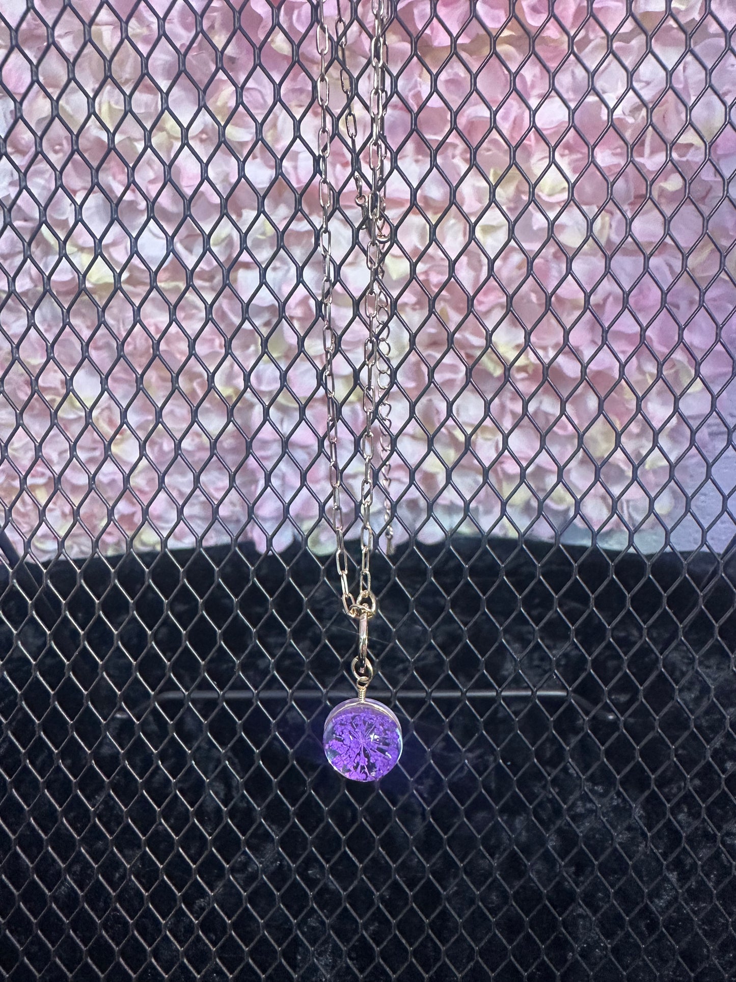 La Flor plant necklace purple