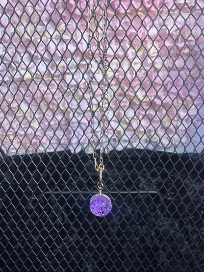 La Flor plant necklace purple