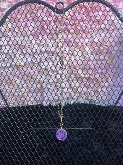 La Flor plant necklace purple