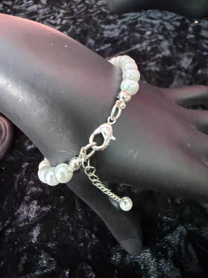 Classic Las Vegas Collection adjustable pearl bracelet