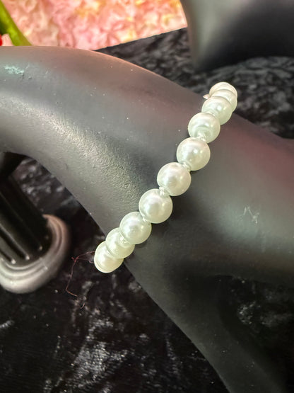 Classic Las Vegas Collection adjustable pearl bracelet