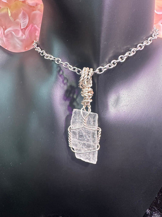 Calcite UV reactive pendant